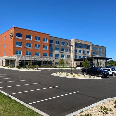 Holiday Inn Express & Suites - Madison West - Middleton By Ihg Esterno foto