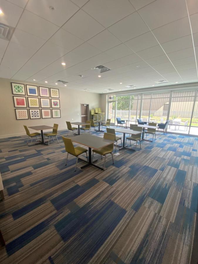 Holiday Inn Express & Suites - Madison West - Middleton By Ihg Esterno foto