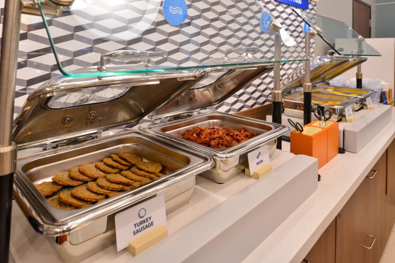 Holiday Inn Express & Suites - Madison West - Middleton By Ihg Esterno foto