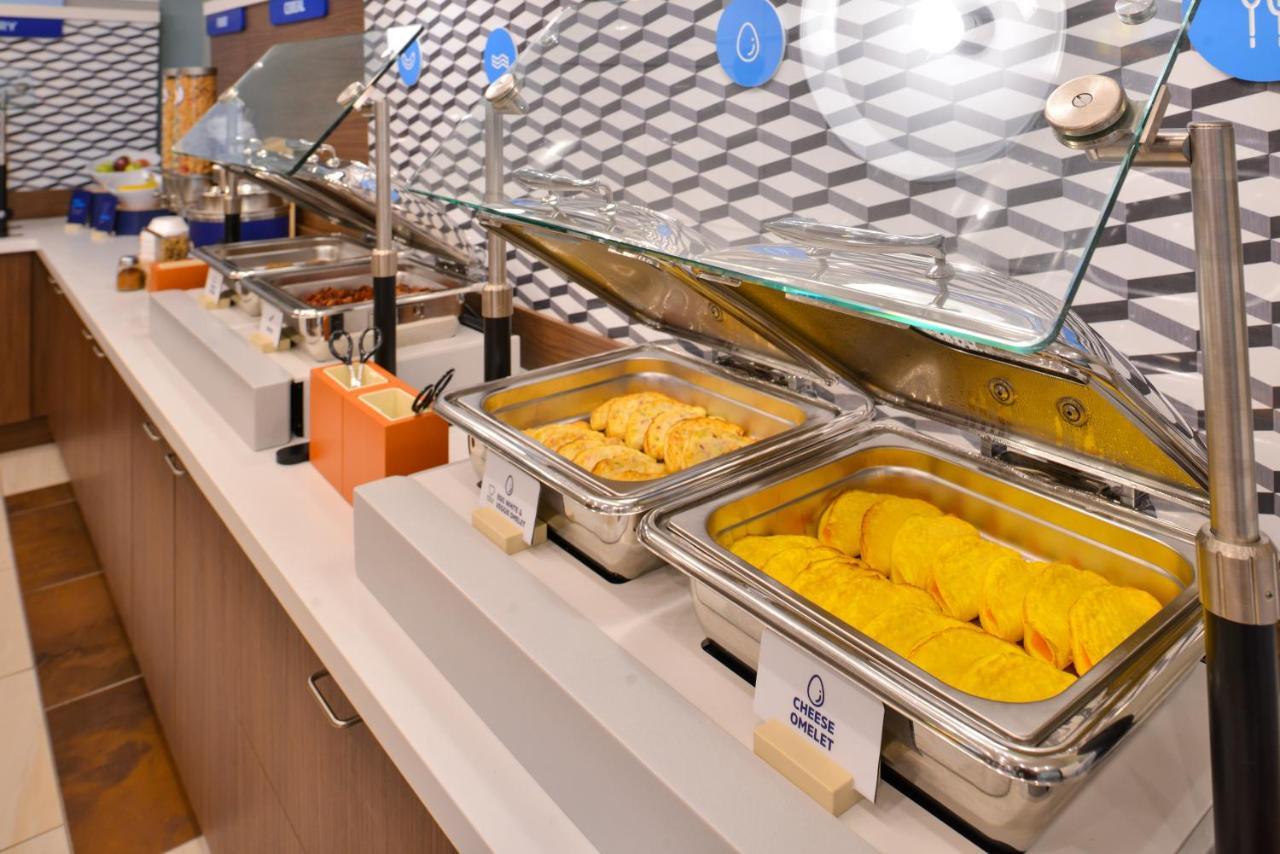 Holiday Inn Express & Suites - Madison West - Middleton By Ihg Esterno foto