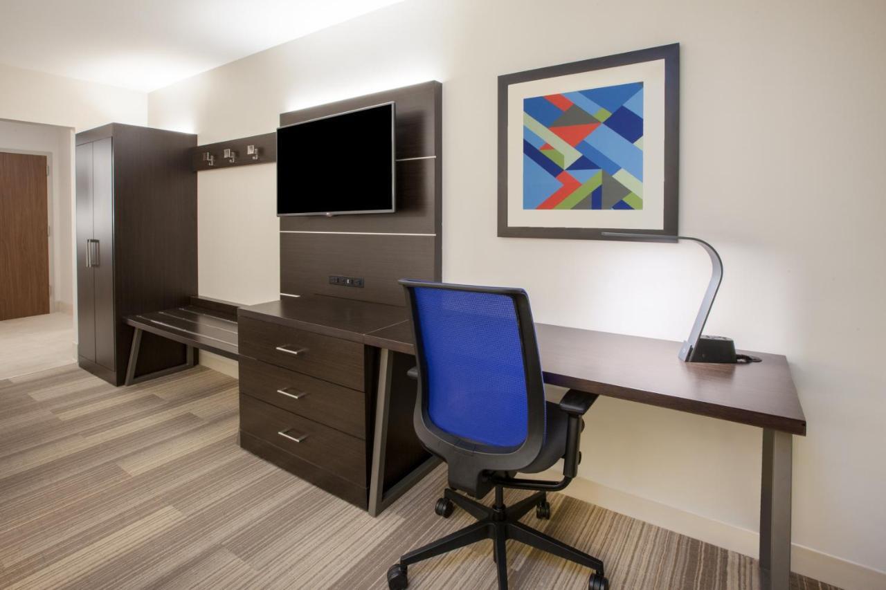 Holiday Inn Express & Suites - Madison West - Middleton By Ihg Esterno foto