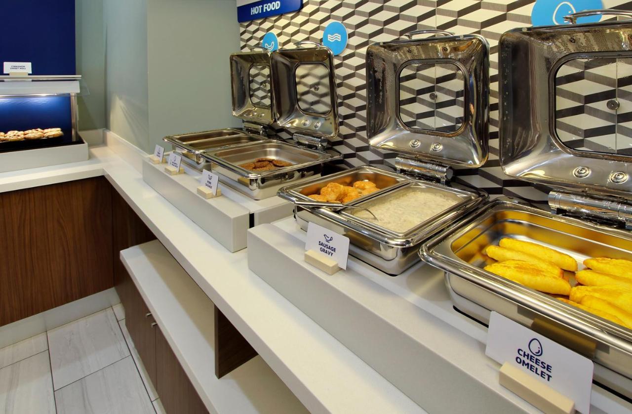 Holiday Inn Express & Suites - Madison West - Middleton By Ihg Esterno foto