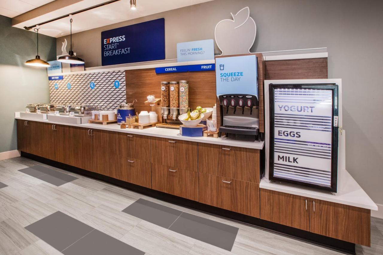 Holiday Inn Express & Suites - Madison West - Middleton By Ihg Esterno foto
