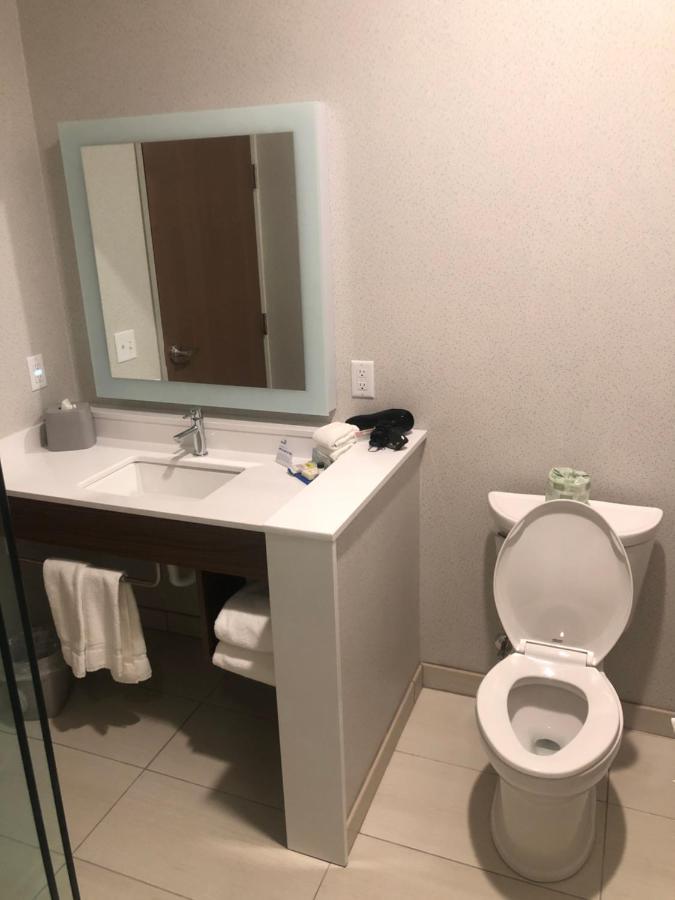 Holiday Inn Express & Suites - Madison West - Middleton By Ihg Esterno foto