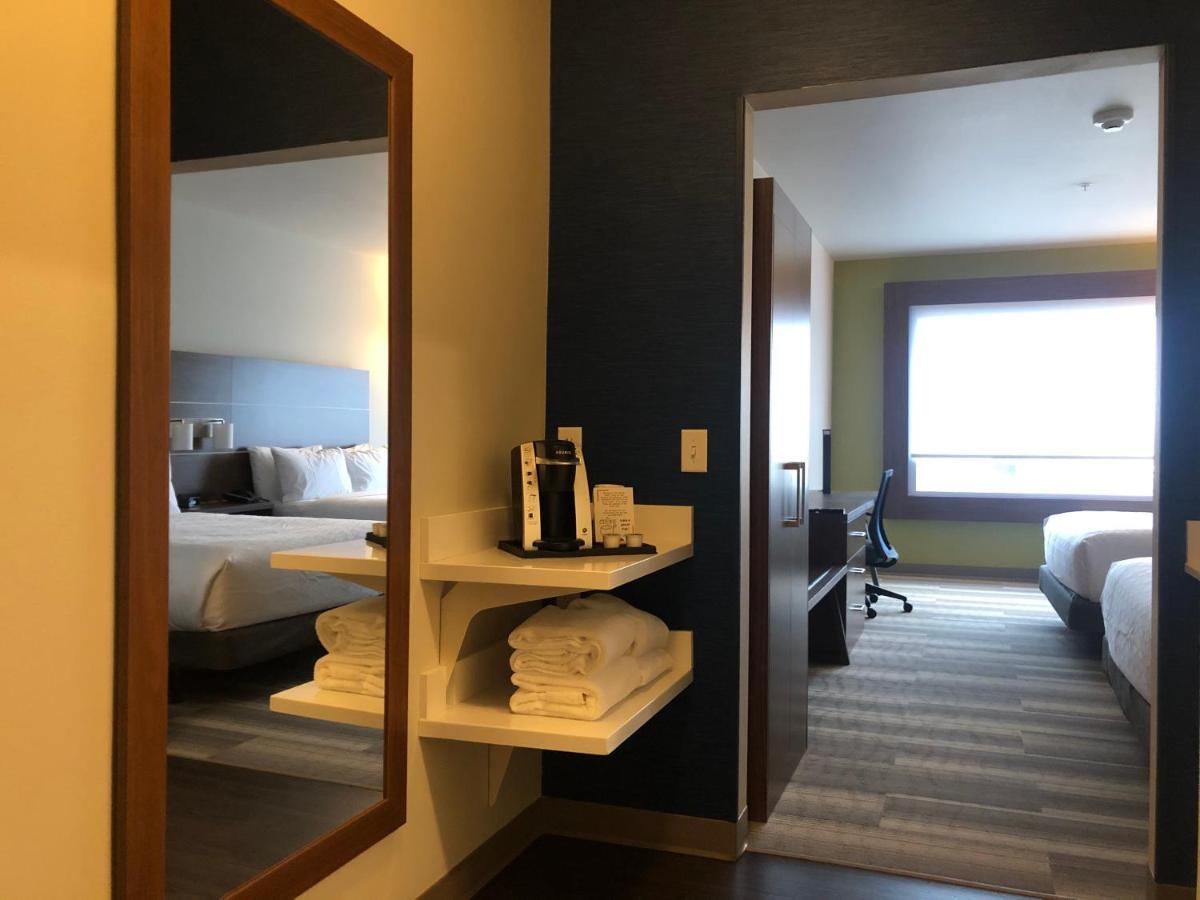 Holiday Inn Express & Suites - Madison West - Middleton By Ihg Esterno foto