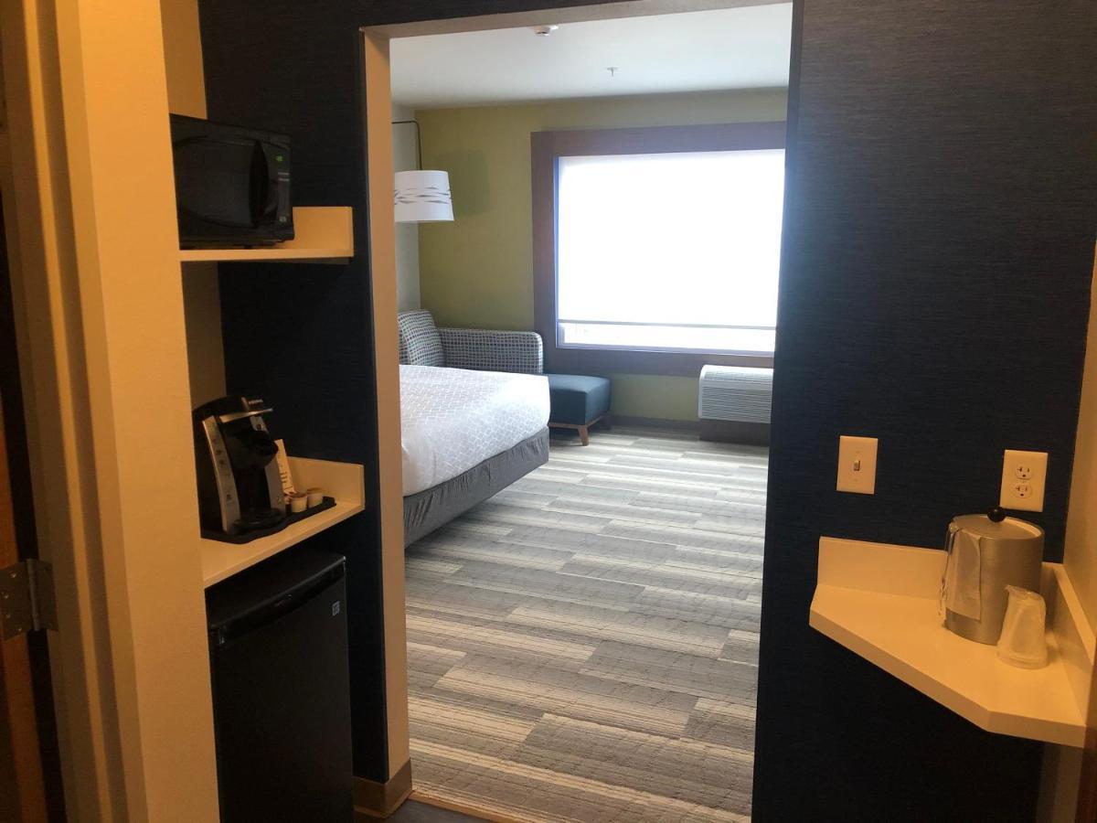 Holiday Inn Express & Suites - Madison West - Middleton By Ihg Esterno foto