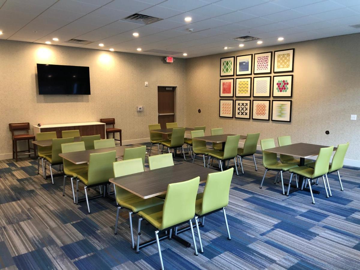 Holiday Inn Express & Suites - Madison West - Middleton By Ihg Esterno foto