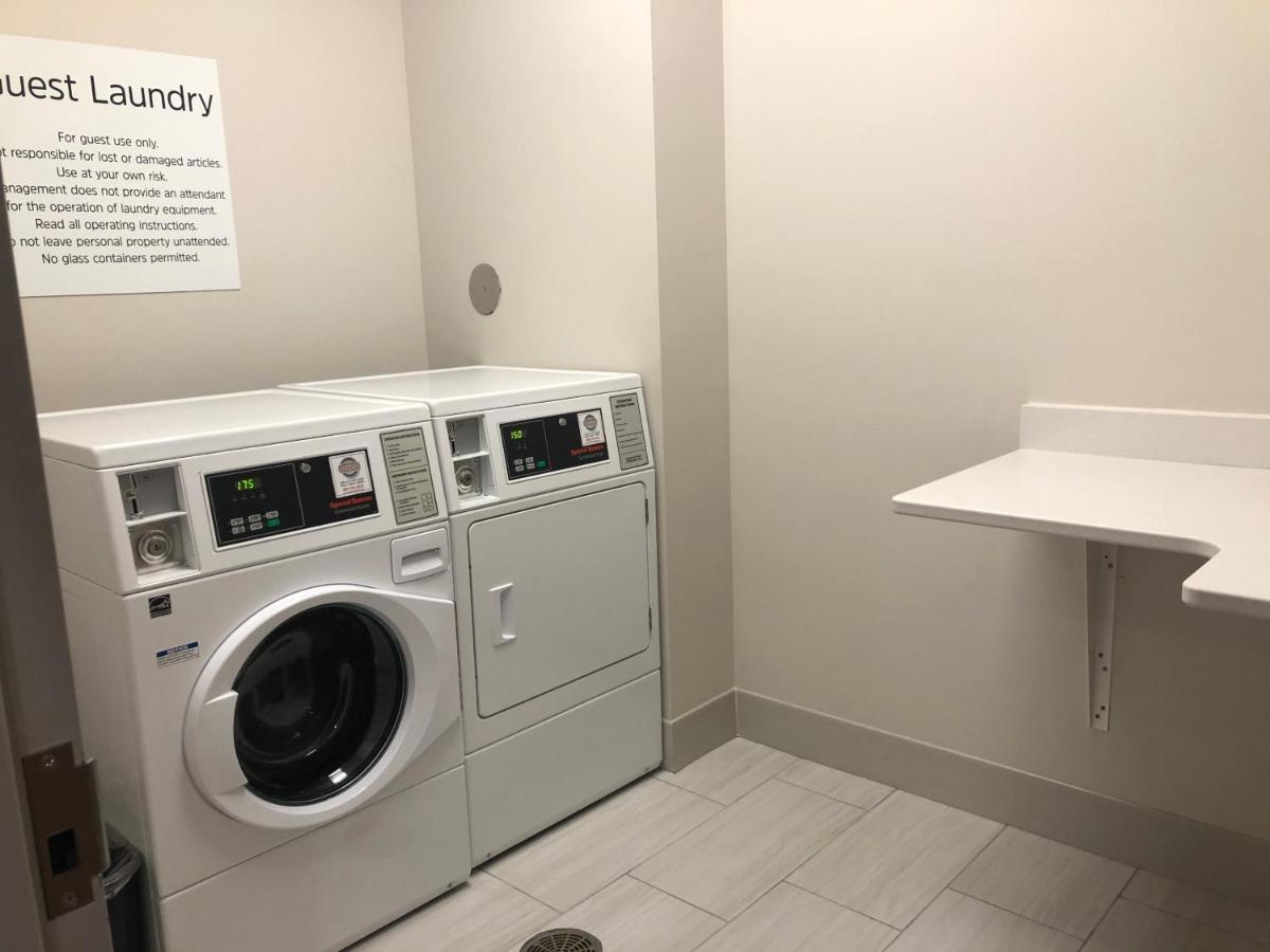 Holiday Inn Express & Suites - Madison West - Middleton By Ihg Esterno foto