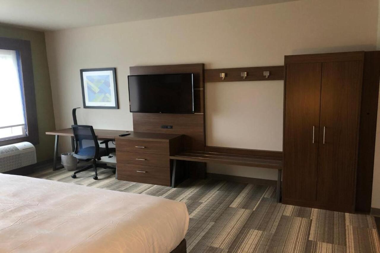 Holiday Inn Express & Suites - Madison West - Middleton By Ihg Esterno foto