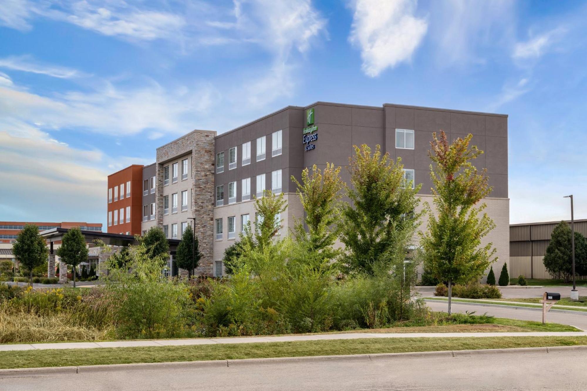 Holiday Inn Express & Suites - Madison West - Middleton By Ihg Esterno foto