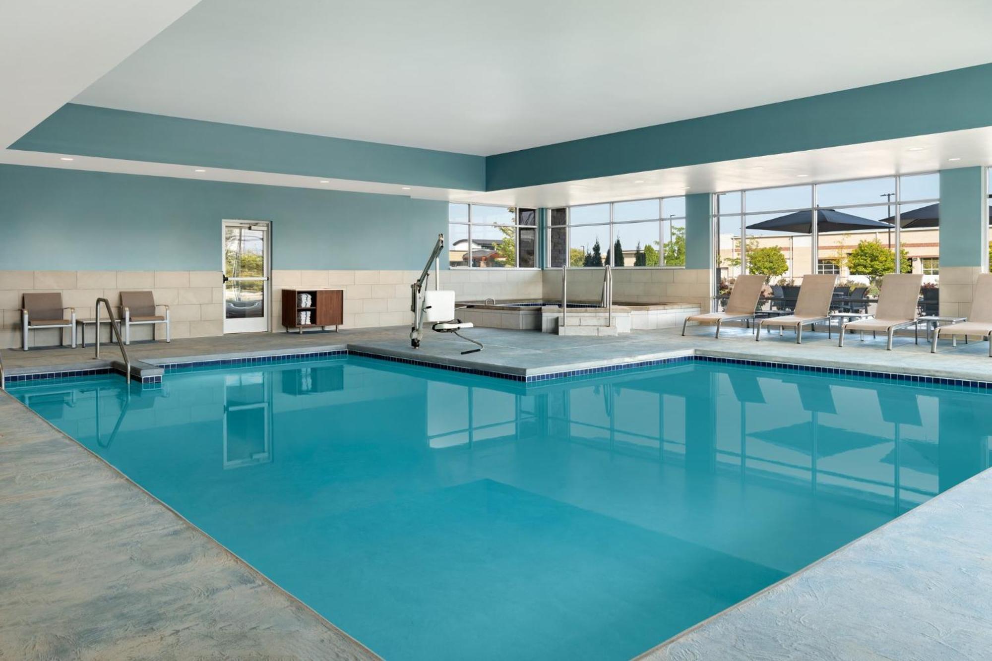 Holiday Inn Express & Suites - Madison West - Middleton By Ihg Esterno foto